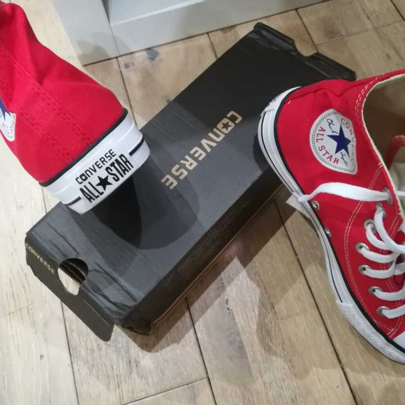 Red  Converse All Stars - Picture 1 of 3